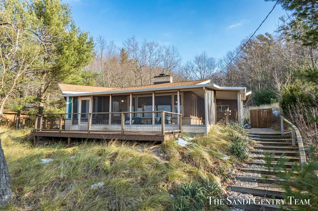 18422 N Shore Estates Road, Spring Lake Twp, MI 49456 MLS 71022049013 properties SE Michigan