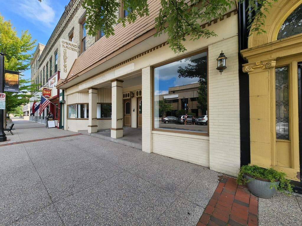224 Washington Avenue #1, Grand Haven, MI 49417 | MLS# 71023003847 ...