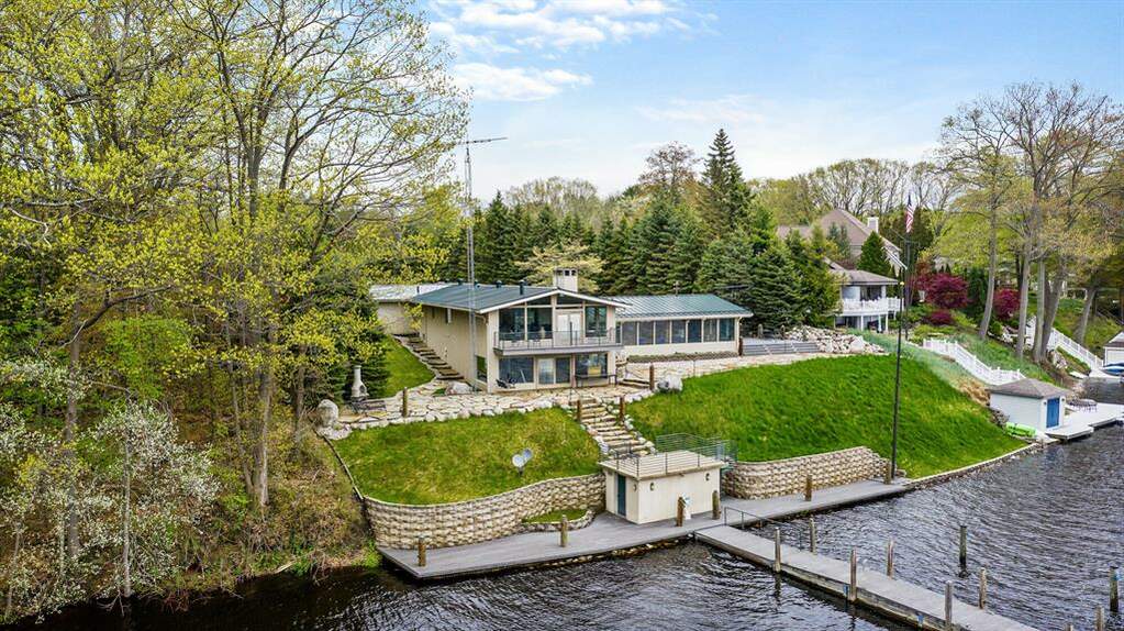 16120 Highland Drive, Spring Lake Twp, MI 49456 MLS 71023016406