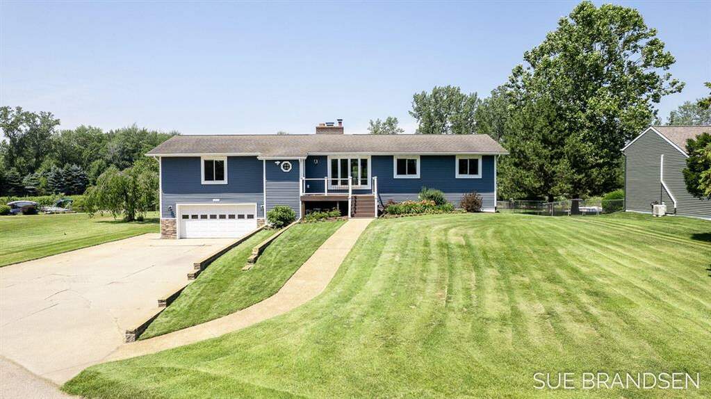 17097 Spahr Street, Ferrysburg, MI 49456 MLS 71023023682