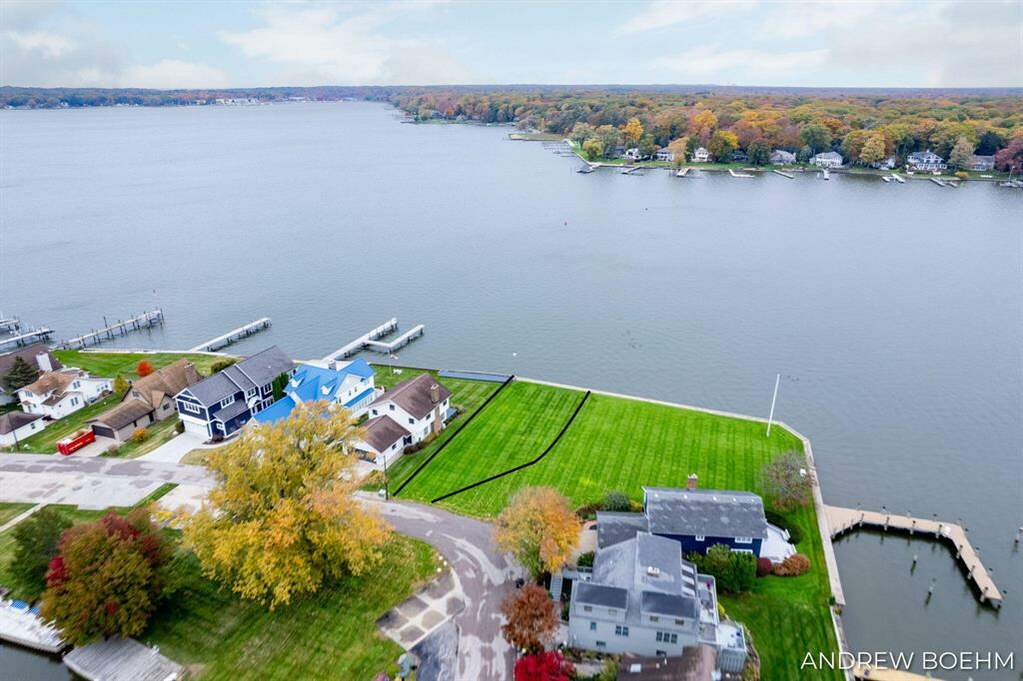 1331 Bayview Drive, Holland, MI 49423 MLS 71023145604 properties