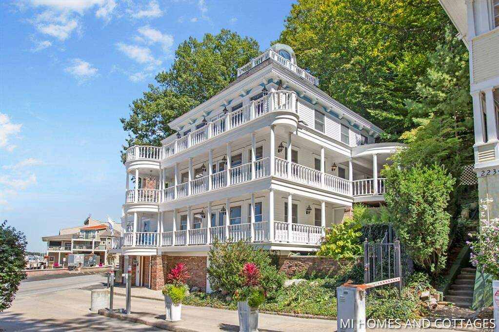 2238 South Shore Drive, Laketown Twp, MI 49434 MLS 71024010426