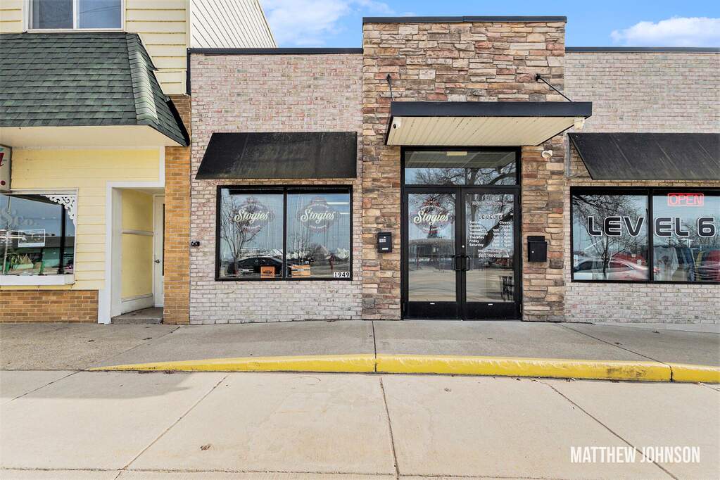 1949 Lakeshore Drive, Muskegon, MI 49441 - View 2