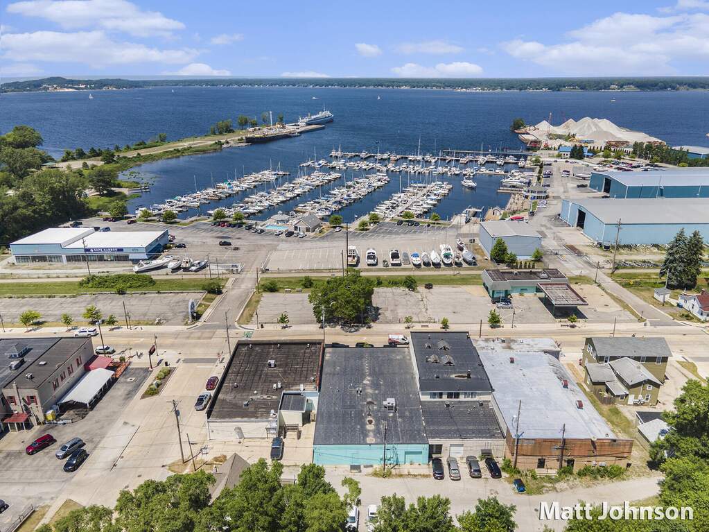 1953 Lakeshore Drive, Muskegon, MI 49441 - View 2