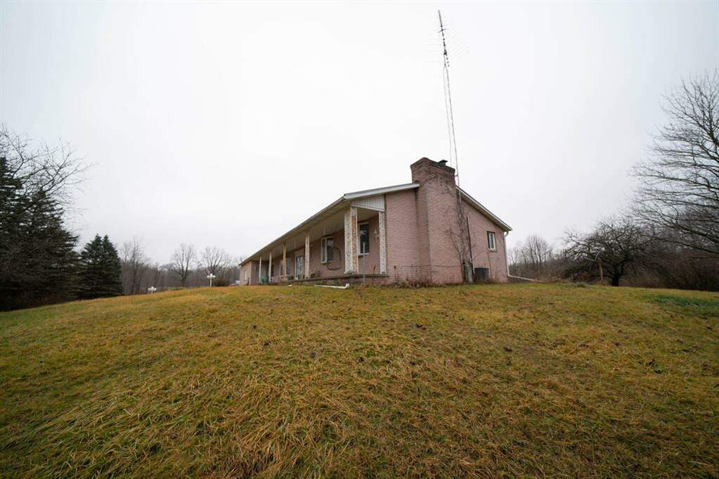 5195 N Burkhart Road, Howell Twp, MI 48855 MLS 72023001473