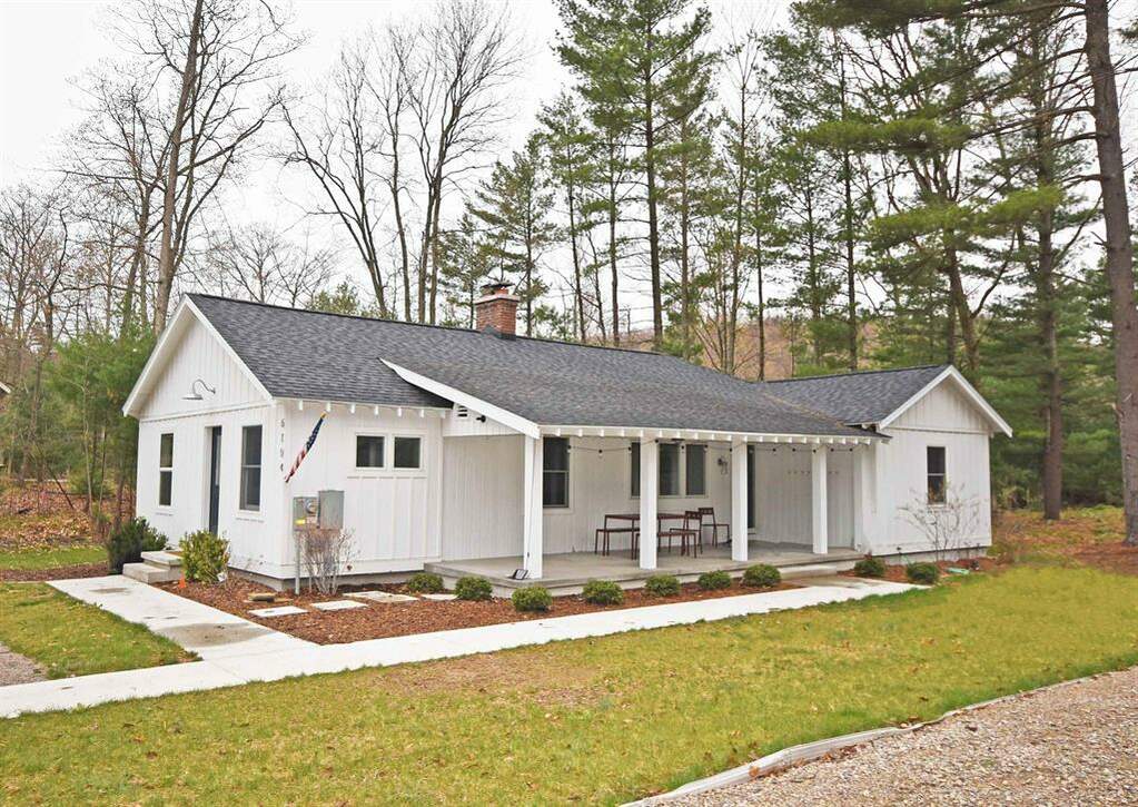 6104 S Glen Lake Road, Glen Arbor Twp, MI 49636 MLS 78080006084 properties REMI Christie's