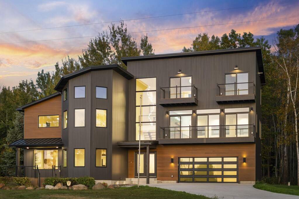 10191 Peninsula Drive, Traverse City, MI 49686