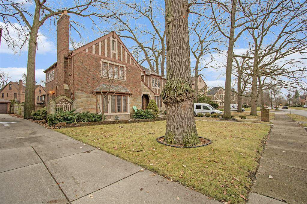 19388 Warrington Drive, Detroit, MI 48221 MLS 81024001817 properties