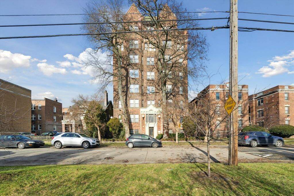 120 Glynn Court Court 700, Detroit, MI 48202 MLS 81024002033