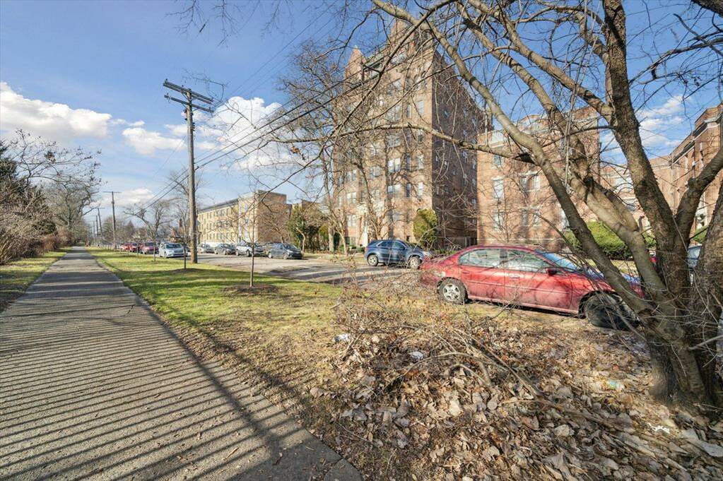 120 Glynn Court Court 700, Detroit, MI 48202 MLS 81024002033