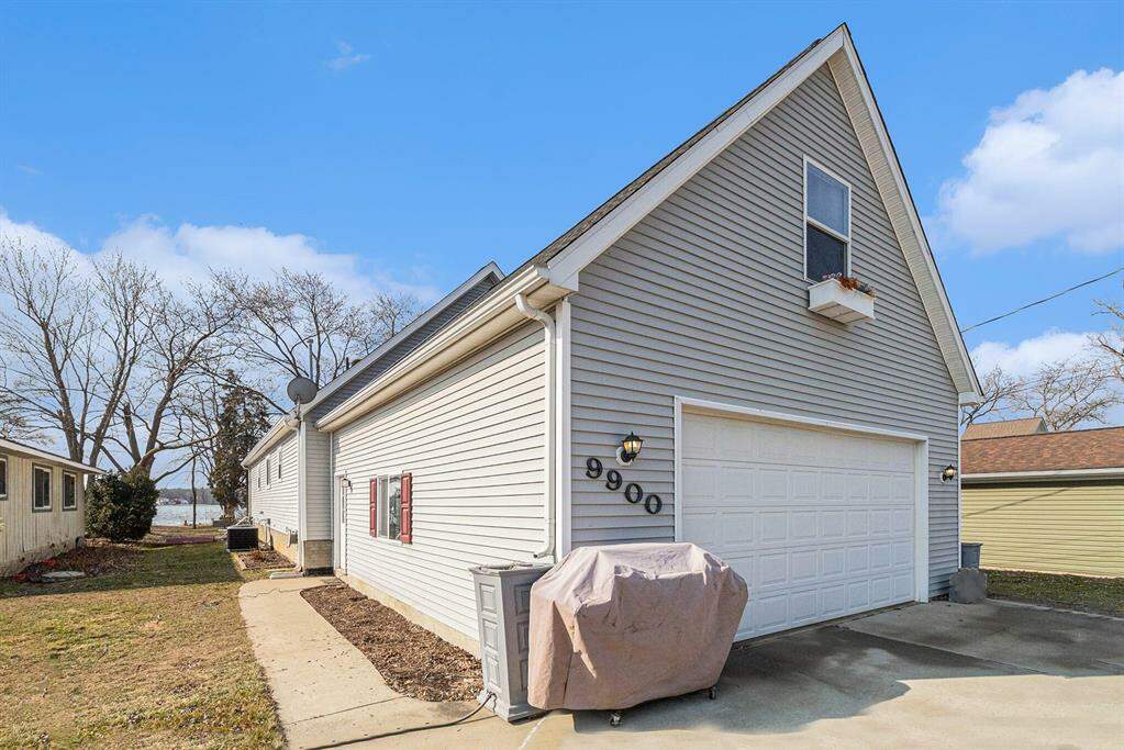 9900 Bluewater Drive, Hamburg Twp, MI 48169 MLS 81024009763
