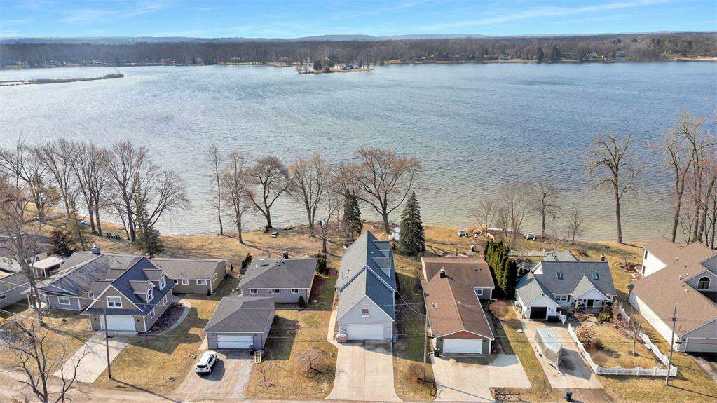 9900 Bluewater Drive, Hamburg Twp, MI 48169 MLS 81024009763