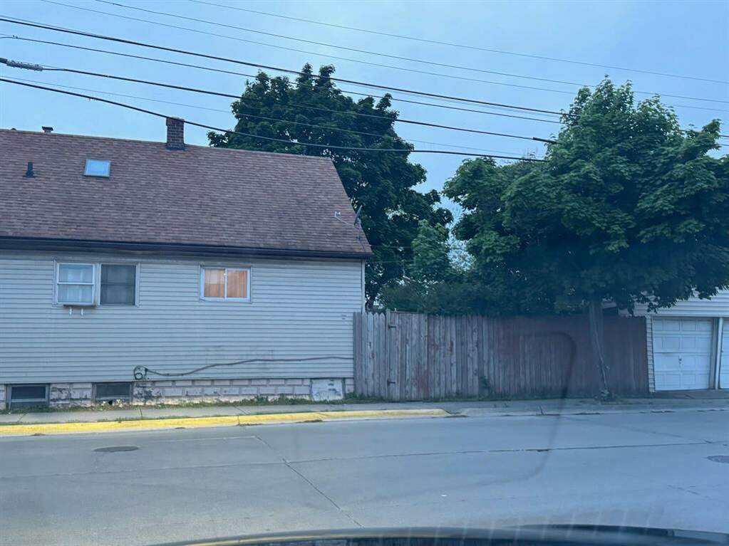 2435 Holmes Street, Hamtramck, MI 48212 MLS 81024026570