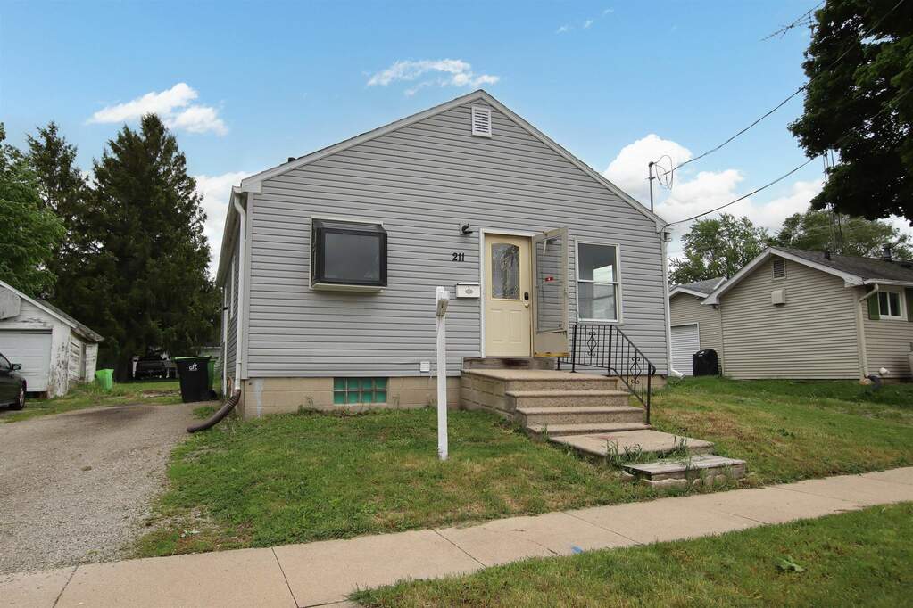 211 N Forest Street, Waupun, WI 53963 MLS 393264 properties SE Wisconsin