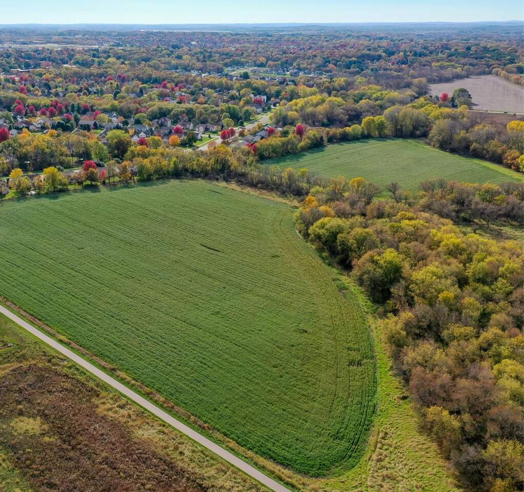 1439 Greenleaf, Sun Prairie, WI 53590 MLS 1951813 properties SE