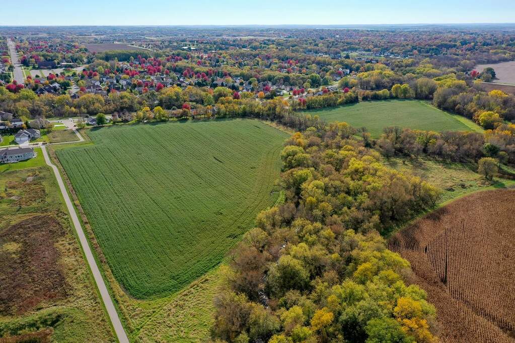 1439 Greenleaf, Sun Prairie, WI 53590 MLS 1951813 properties SE