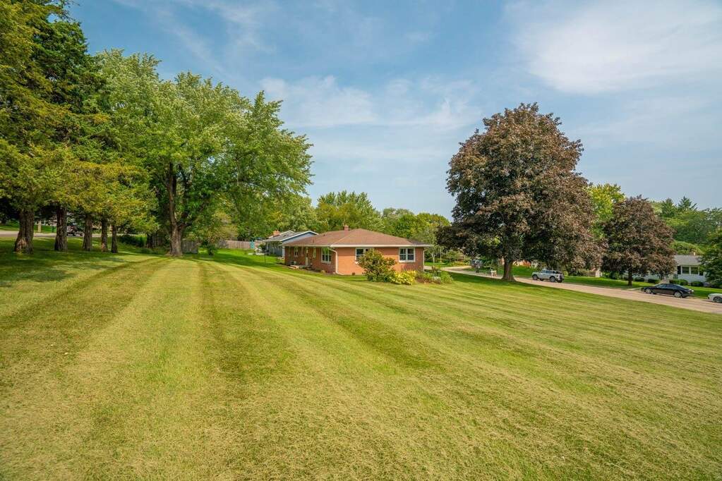 1000 Riverview Drive, Stoughton, WI 53589 MLS 1957253 properties