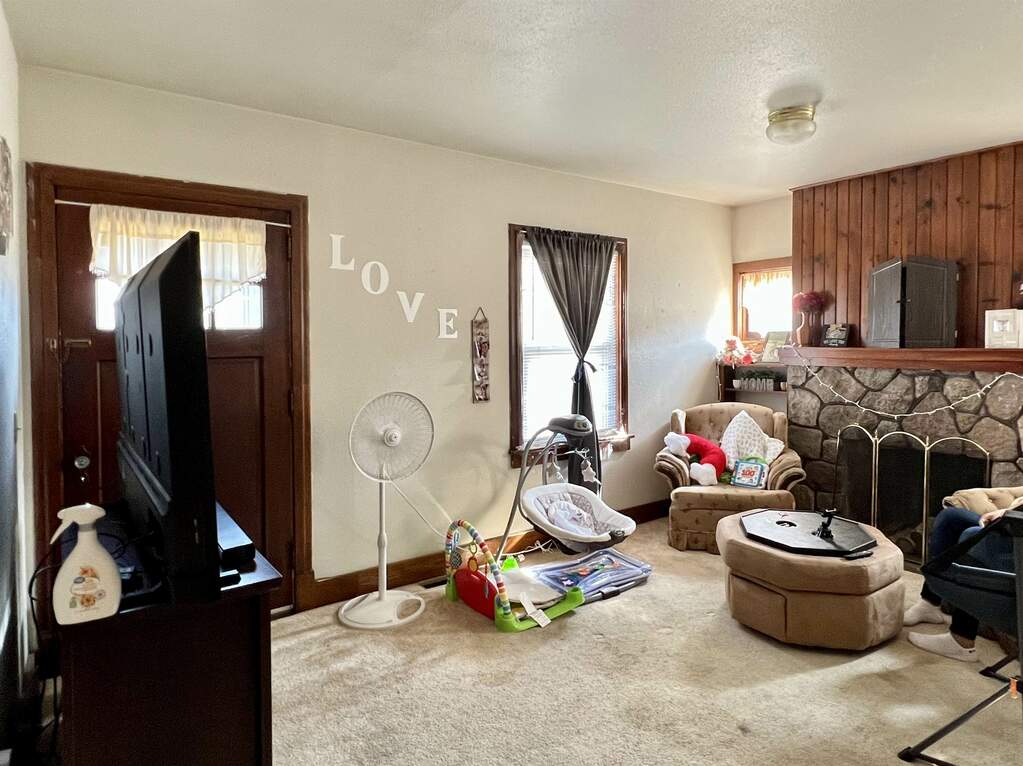 328 Linn Street, Baraboo, WI 53913 MLS 1958380 properties SE