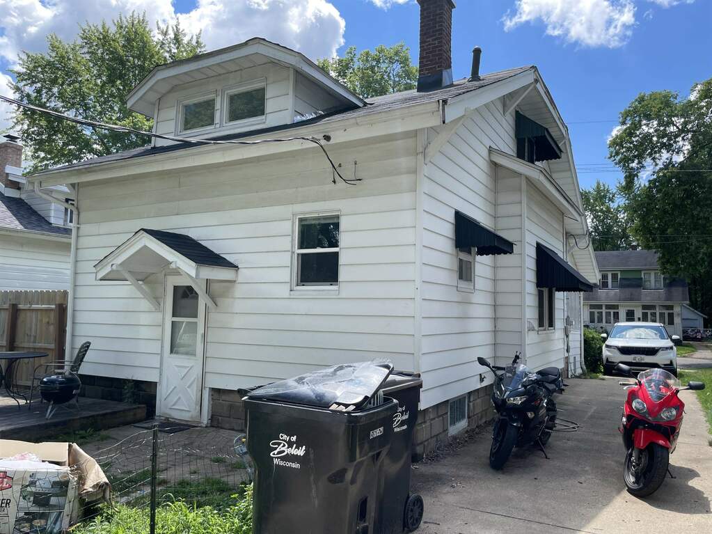 1137 Kenwood Avenue, Beloit, WI 53511 MLS 1961067 properties SE