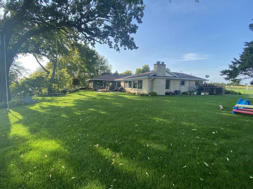 W8667 White Crow Road, Fort Atkinson, WI 53538 MLS 1964903