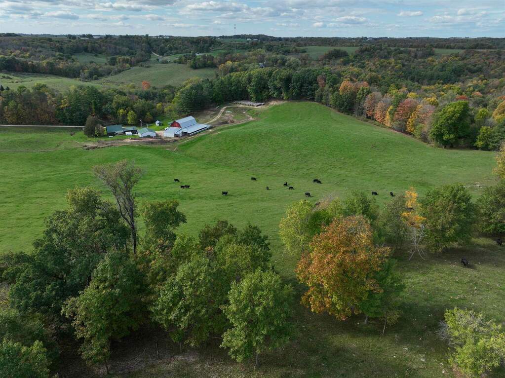 22235 Sand Hill Drive, Jackson, WI 53581 MLS 1965370 properties