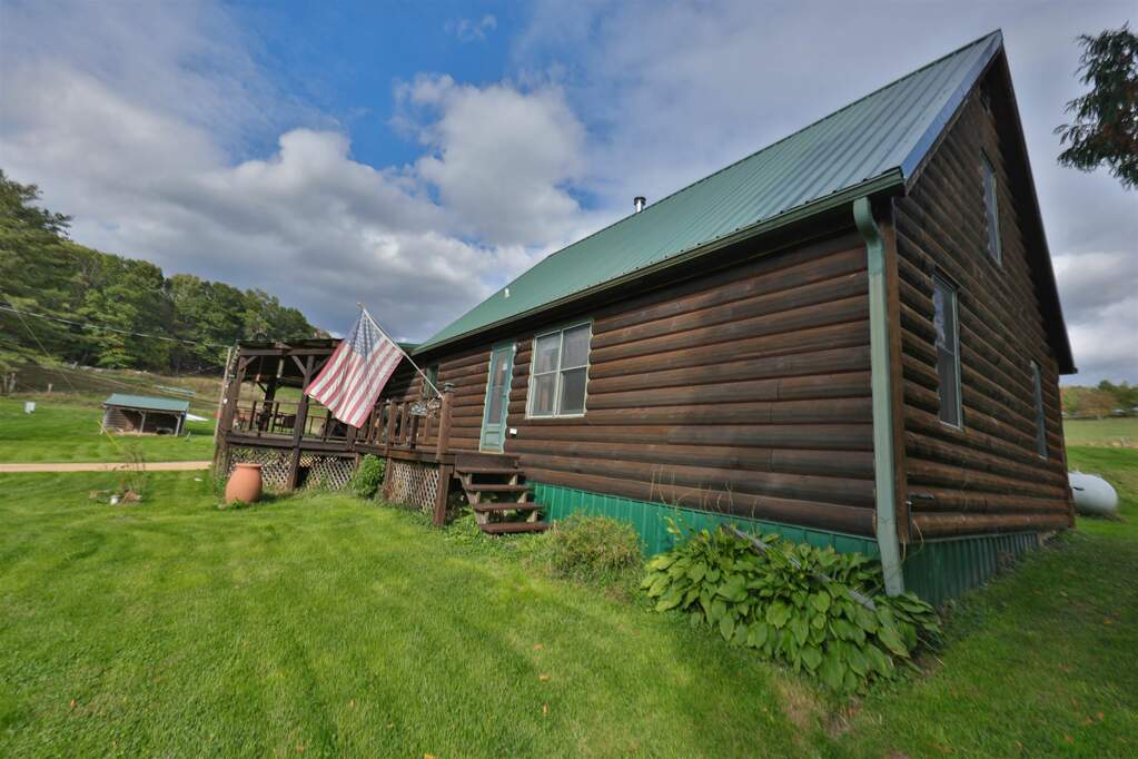 22235 Sand Hill Drive, Jackson, WI 53581 MLS 1965370 properties