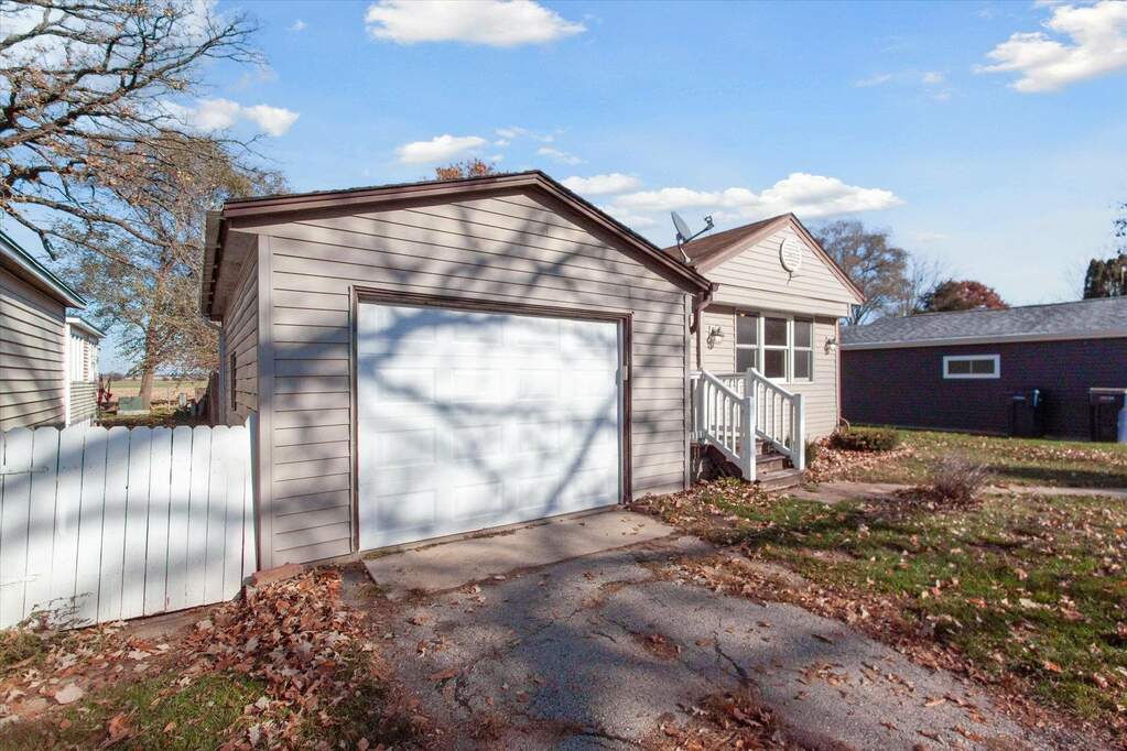 83 Falling Creek Circle 83, Janesville, WI 53546 MLS 1967308