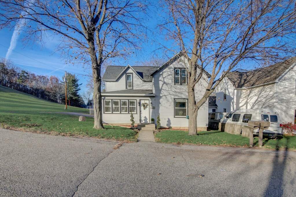 324 W Prospect Street, Endeavor, WI 53930 MLS 1967622 properties