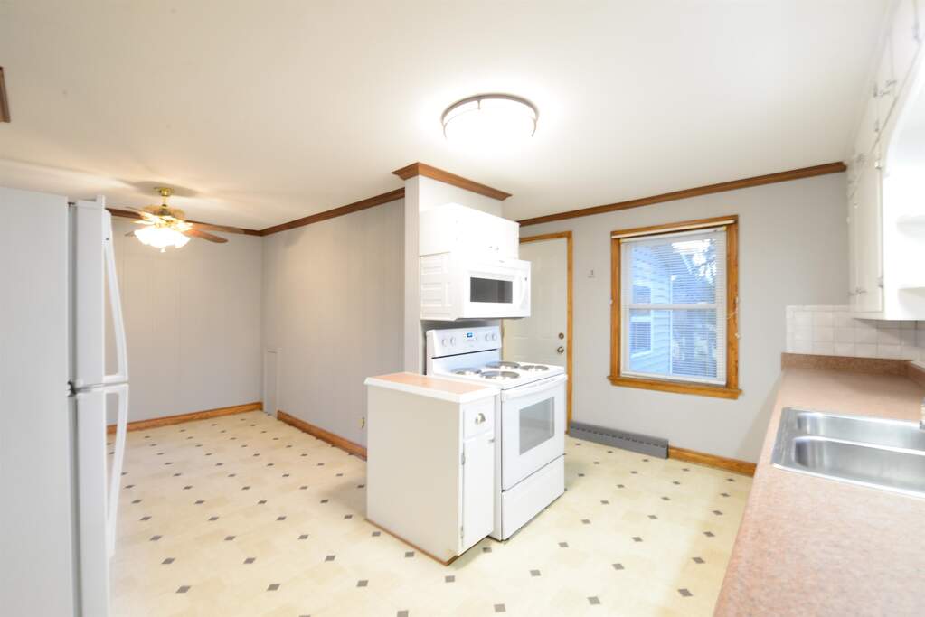 418 N Main Street, Fall River, WI 53932 MLS 1967763 properties SE