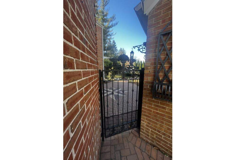 812 S 9th Street, Watertown, WI 53094 MLS 1967882 properties SE