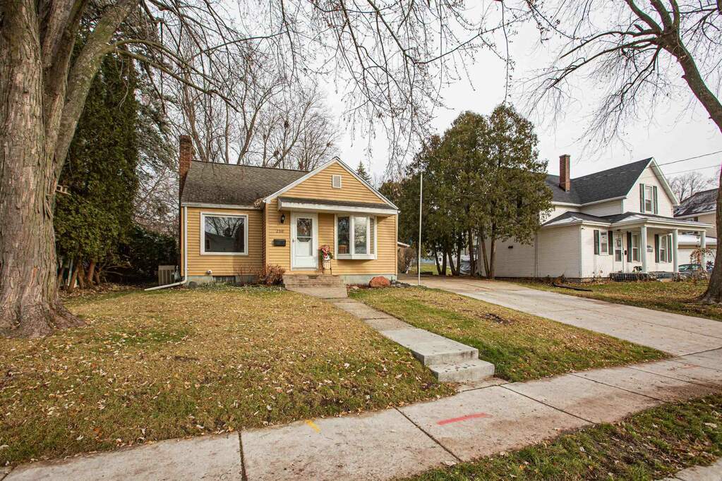 250 E Dewey Street, Platteville, WI 53818 MLS 1968155 properties