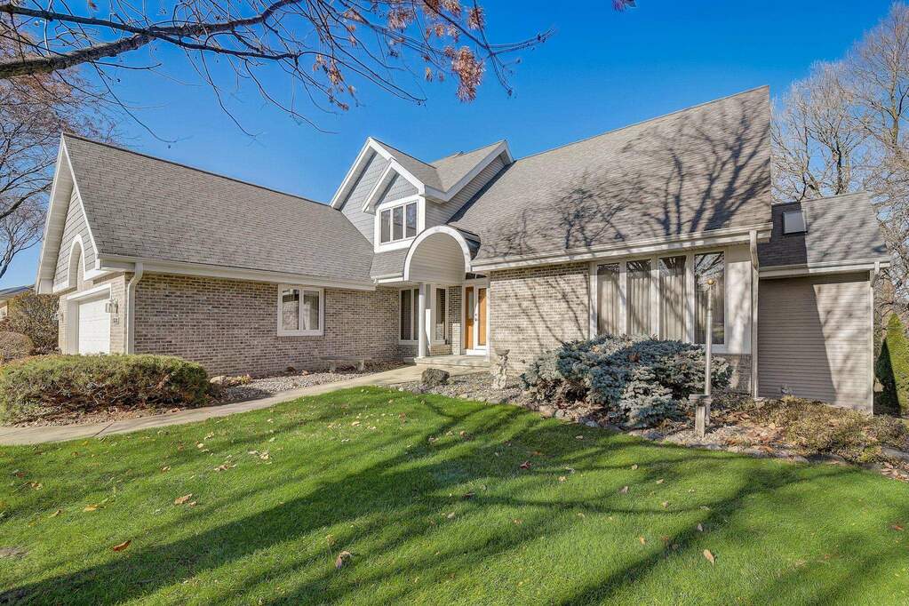 1608 Dover Drive, Waunakee, WI 53597 MLS 1968269 properties SE