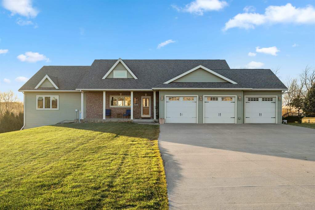 6861 Woodland Road, Platteville, WI 53818 MLS 1968641 properties