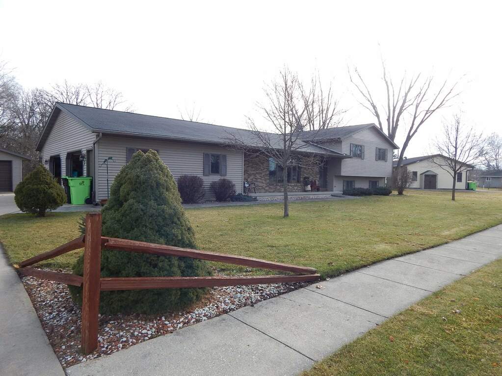 301 N Harris Avenue, Waupun, WI 53963 MLS 1968851 properties SE Wisconsin