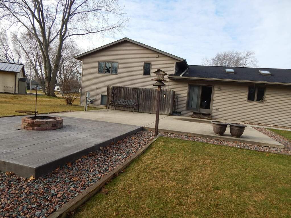 301 N Harris Avenue, Waupun, WI 53963 MLS 1968851 properties SE Wisconsin