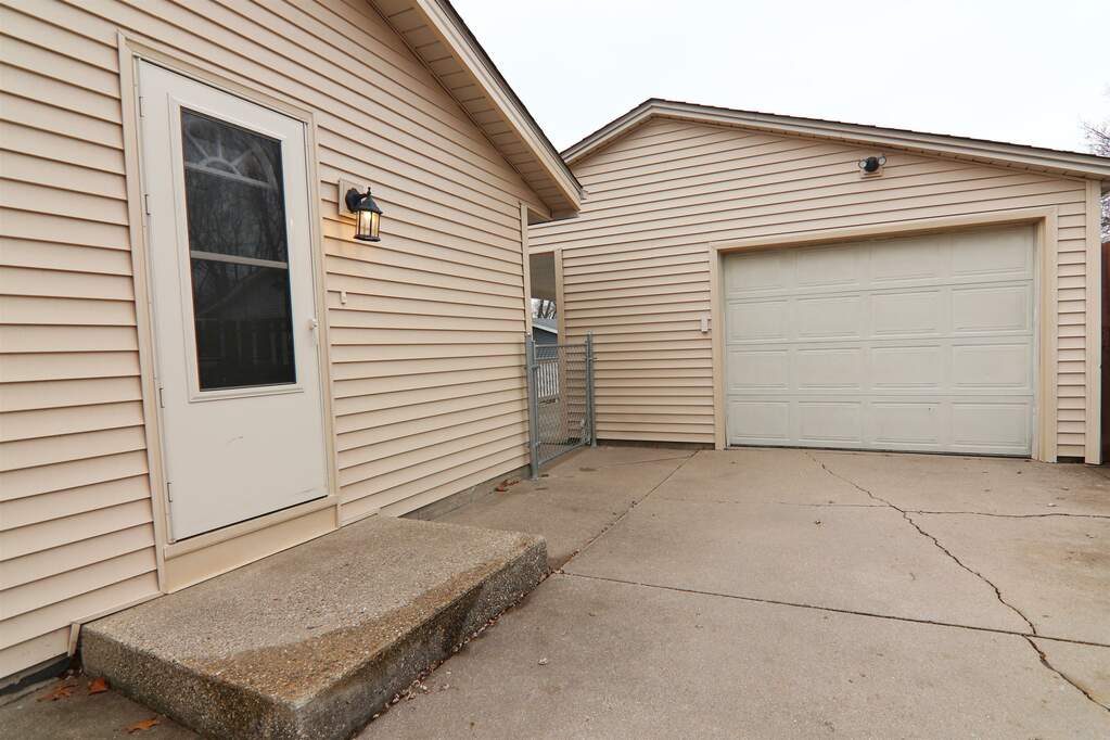 2212 S Willard Avenue, Janesville, WI 53546 MLS 1969110