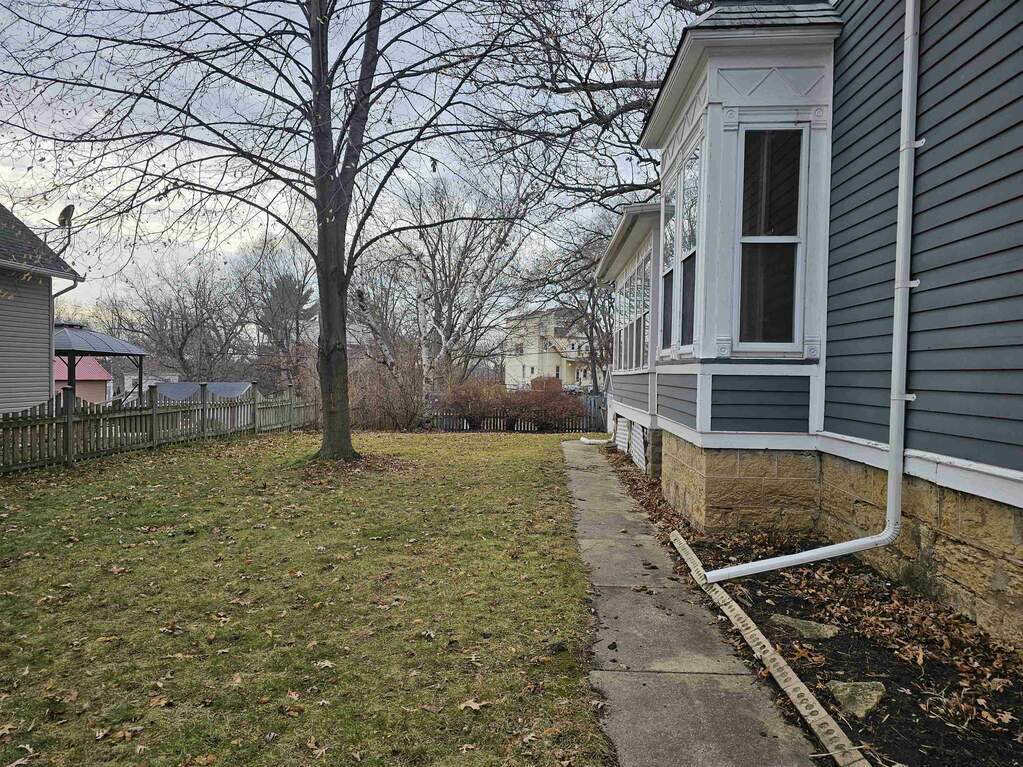 624 S Garfield Avenue, Janesville, WI 53545 MLS 1970491