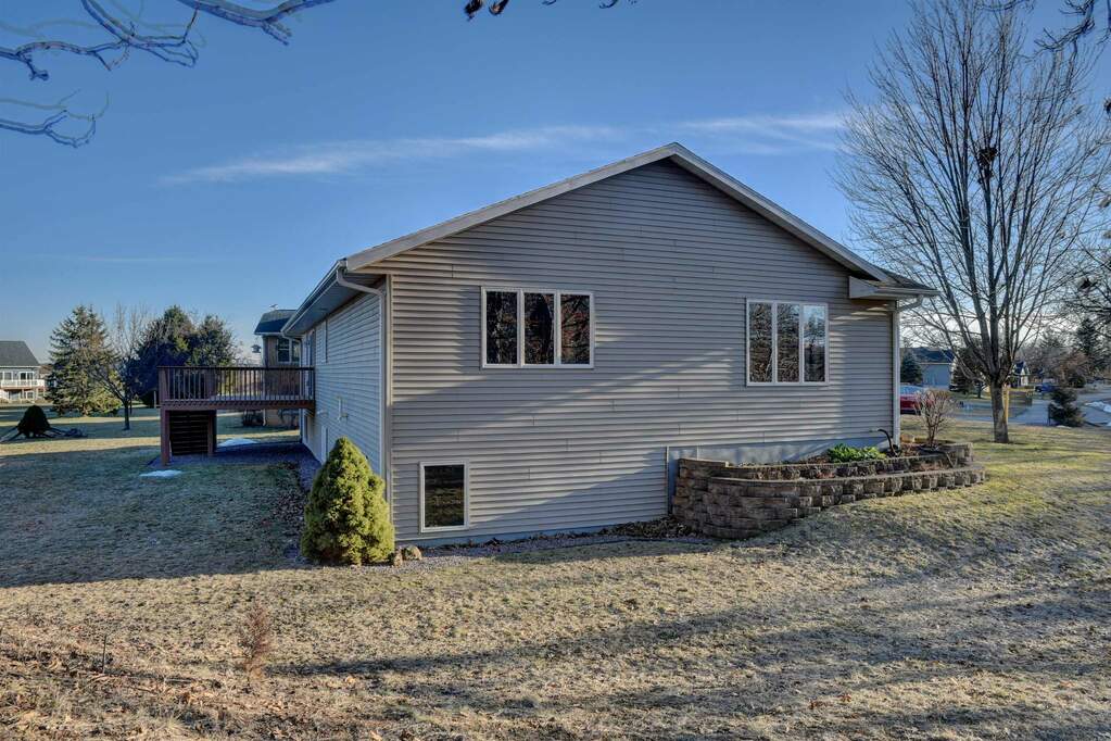 N6752 Turtle Lane, Pardeeville, WI 53954 MLS 1970848 properties