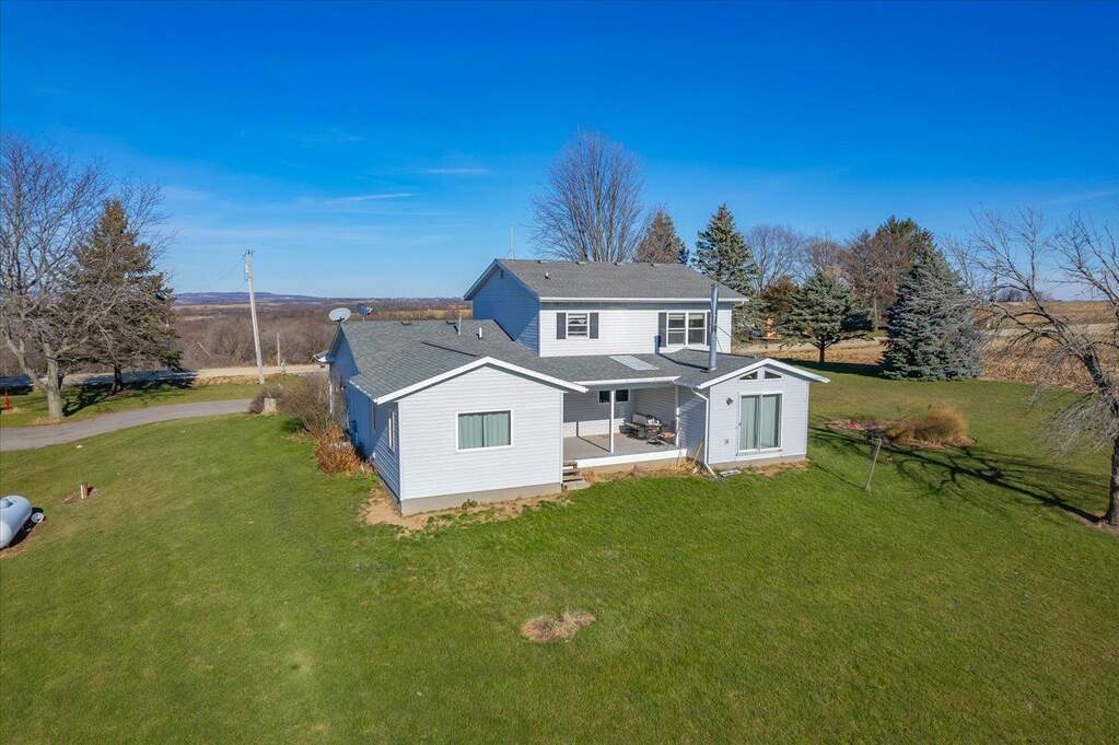 1261 County Road Z, Mount Horeb, WI 53572 | MLS# 1973022 | @properties ...