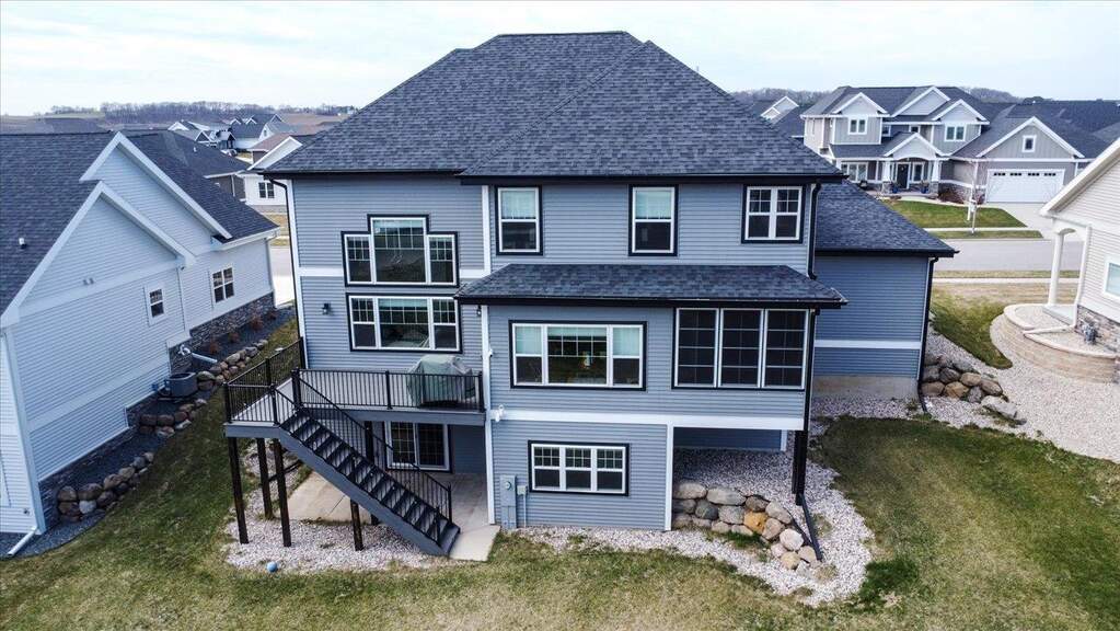 804 Ronald Overlook, Waunakee, WI 53597 MLS 1973906 properties SE
