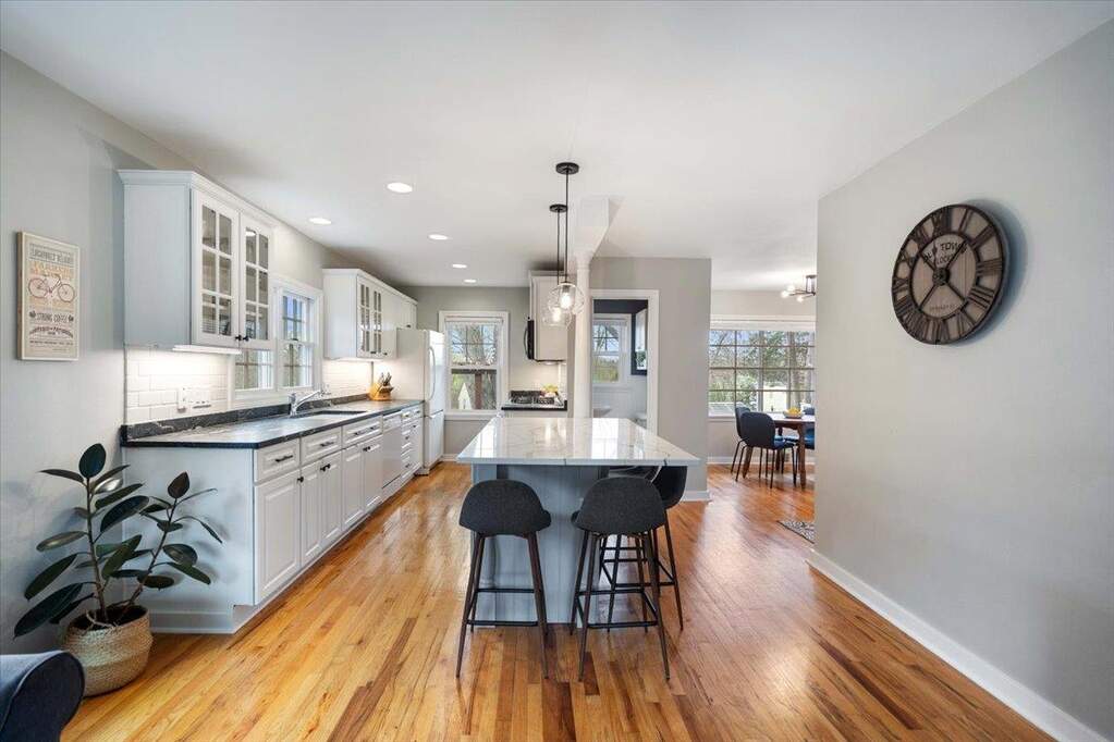 3833 Nakoma Road, Madison, WI 53711 MLS 1974875 properties SE