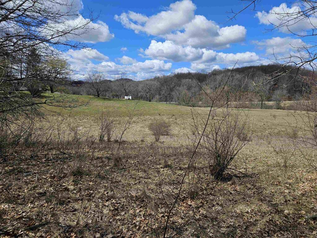 L187 Glade Court, La Valle, WI 53941 MLS 1975337 properties SE