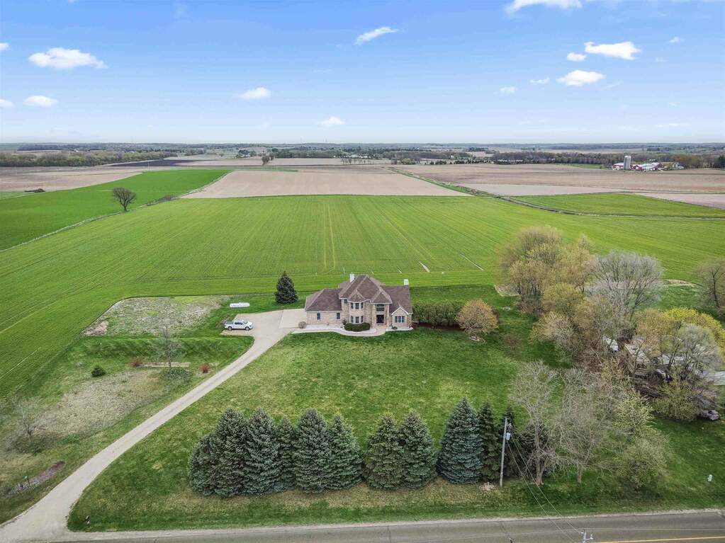 3251 Bailey Road, Sun Prairie, WI 53590 MLS 1975911 properties SE Wisconsin