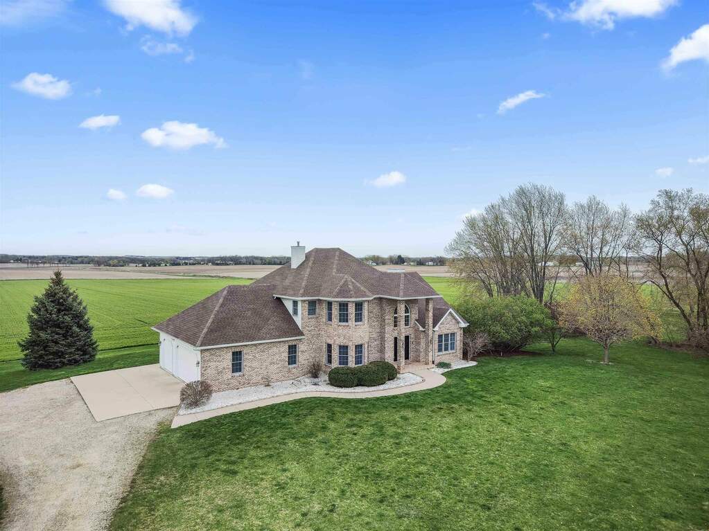 3251 Bailey Road, Sun Prairie, WI 53590 MLS 1975911 properties SE Wisconsin