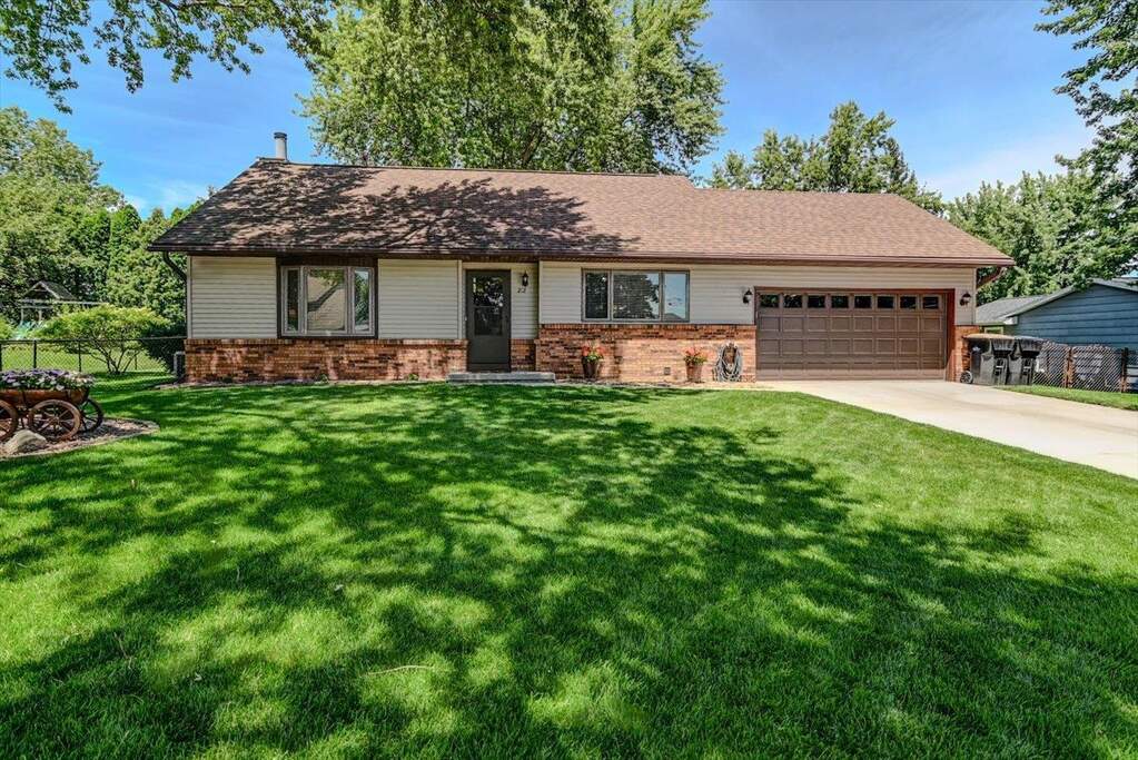 212 Pocahontas Lane, Deforest, WI 53532 MLS 1980293 properties SE