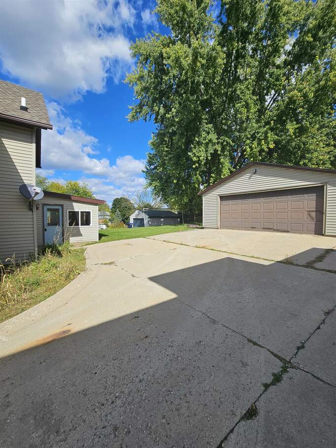 125 S Nebraska Street, Horicon, WI 53032 MLS 1986864 properties