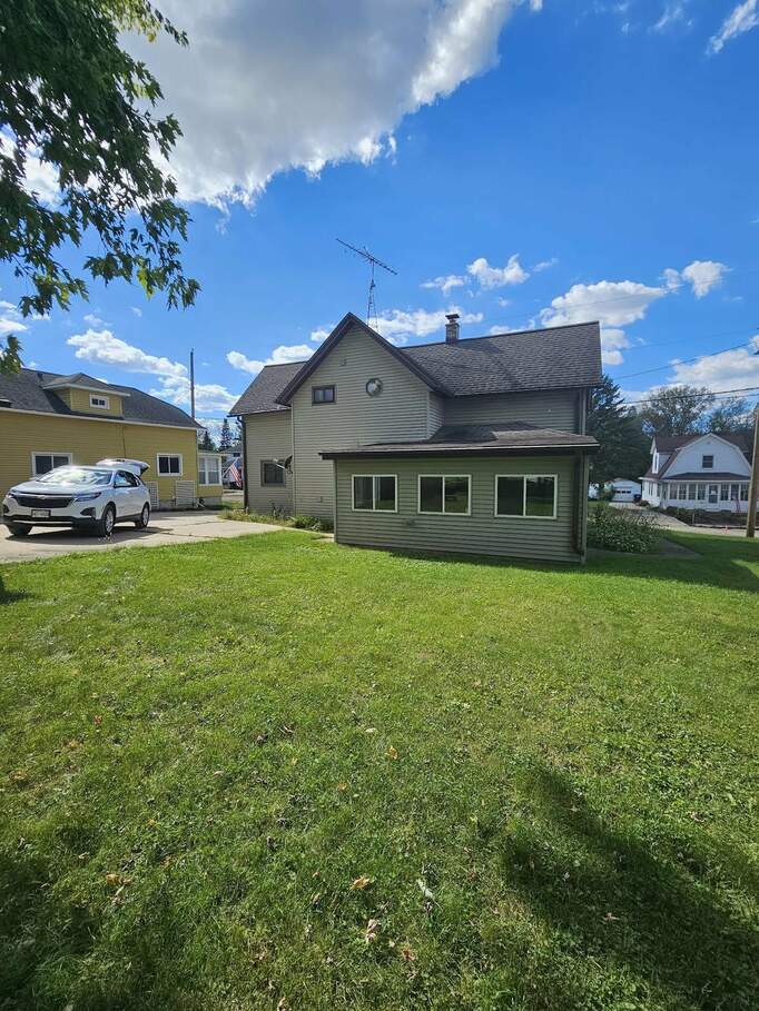 125 S Nebraska Street, Horicon, WI 53032 MLS 1986864 properties