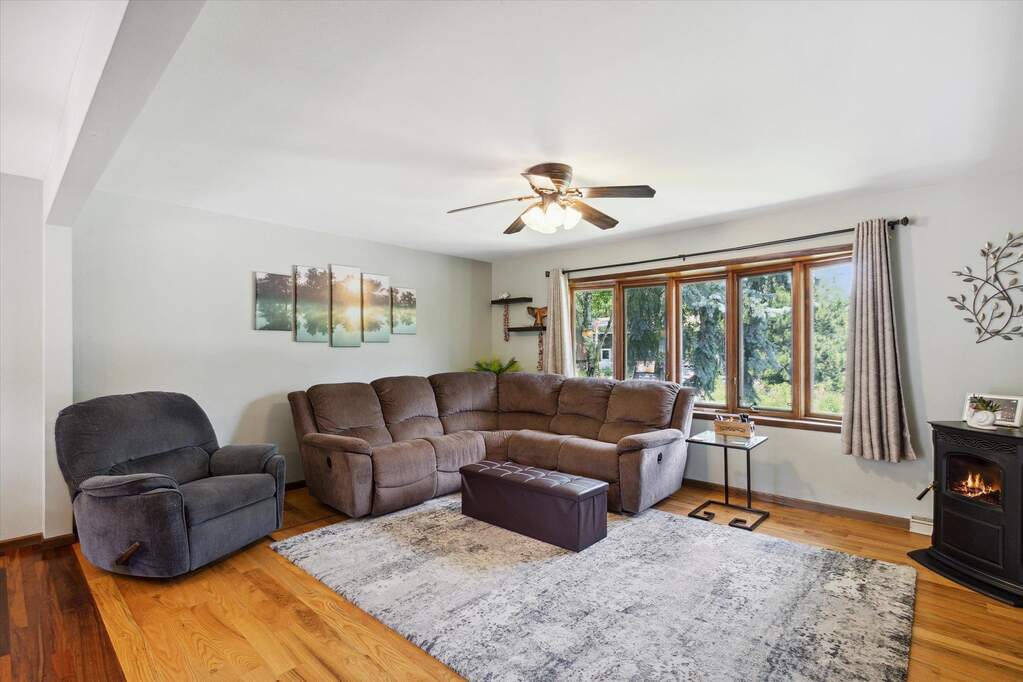 3924 Wilnor Drive, Oregon, WI 53575 MLS 1987652 properties SE