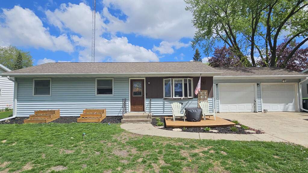 1028 Maple Avenue, Waupun, WI 53963 | MLS# 1999852 | @properties SE ...