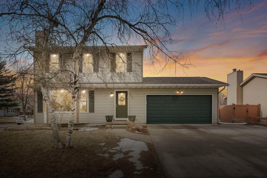 3202 Basil Drive, Madison, WI 53704 | MLS# 2015489 | @properties SE ...